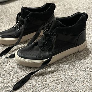 FRYE Sz 8 Black Gia Lug Trail Sneakers; Excellent condition